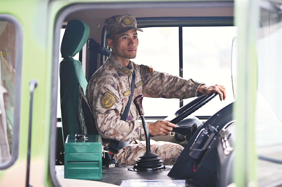 特别关注·聚焦年终考核场丨崇尚荣誉勇争第